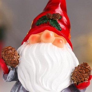 Сувенир полистоун "Дедушка Мороз в красном колпаке, с шишками" 11,5х7х5,5 см