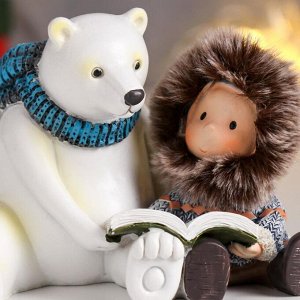 Сувенир полистоун "Белый мишка с малышом читают книжку" 9х9,5х12,5 см