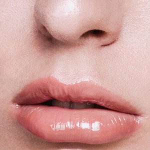 Блеск для губ глянцевый "Тон #73 Магнетик Нюд", органический, для объема и эффекта увлажненных губ Madara