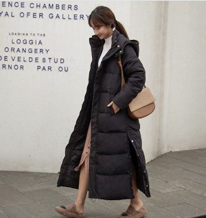 Женская длинная демисезонная куртка, с боковыми вырезами, цвет черный