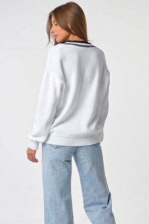 Пуловер вязаный оверсайз со спущенным плечом из хлопка белый