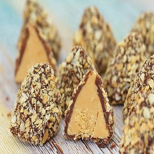 Родные просторы Конфеты с нежной начинкой с арахисом, покрытые глазурью и вафельной крошкой