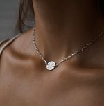 Серебряное колье-чокер с битым медальоном