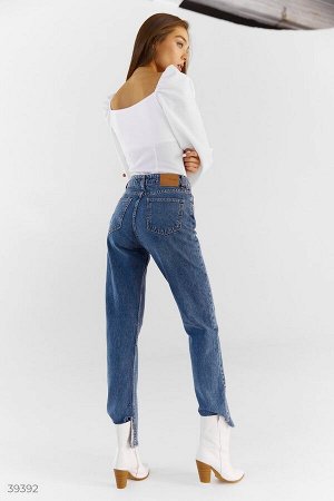 Стильные джинсы с разрезами