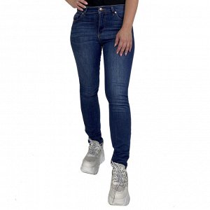 Темно-синие женские джинсы – модный тренд с наложением на обувь №201