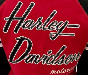 Женская куртка бомбер Harley-Davidson – новая модель в трендовом сезонном образе №1009