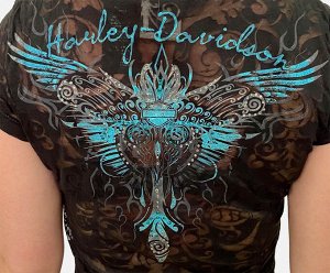 Полупрозрачная женская футболка Harley-Davidson – модный глэм-рок с принтом на боку и спинке №1157