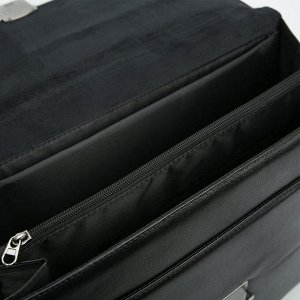 Портфель, 3 отдела на клапане, 2 наружных кармана, длинный ремень, цвет чёрный