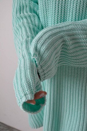 Джемпер Трикотажные джемпера и туники - незаменимые составляющие женского гардероба, они используются при составлении повседневного, делового и романтического образа. При выборе фасона трикотажа стоит