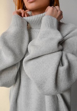 Свитер Водолазки и свитера - базовые элементы трикотажного женского гардероба, при правильном выборе фасона они подчеркивают красоту фигуры и скрывают небольшие недостатки. Изделия из натуральных и см