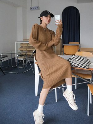 Вязаное платье-свитер в рубчик