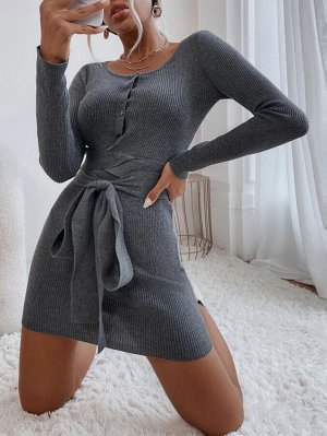 Облегающее платье-свитер на пуговицах с узлом