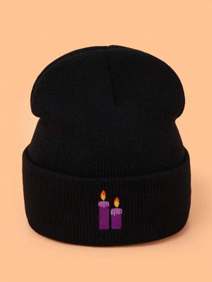 Вязаная шапка с вышивкой свечей