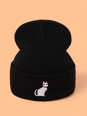 Вязаная шапка с вышивкой кота