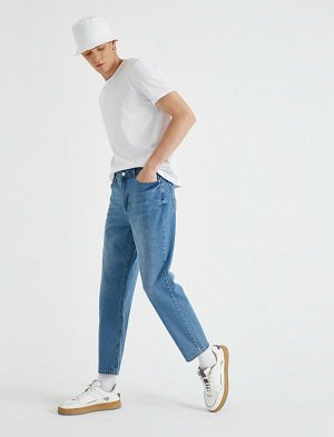 джинсы Материал: %100  Хлопок Параметры модели: рост: 191 cm, грудь: 98, талия: 78, бедра: 94 Надет размер: 32/34