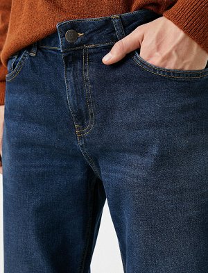 джинсы Материал: Параметры модели: рост: 188 cm, грудь: 95, талия: 74, бедра: 0 Надет размер: 32/34