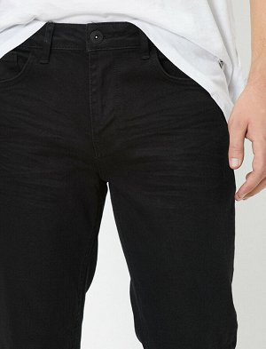 джинсы Материал: %99  Хлопок, %1  эластан Параметры модели: рост: 189 cm, грудь: 98, талия: 75, бедра: 95 Надет размер: 32/34