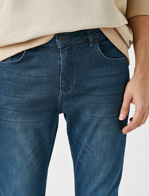 джинсы Материал: %99  Хлопок, %1  эластан Параметры модели: рост: 189 cm, грудь: 99, талия: 75, бедра: 99 Надет размер: 32/34