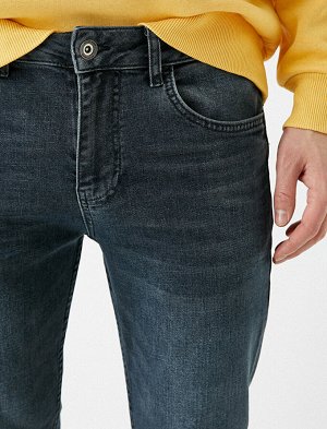 джинсы Материал: %98  Хлопок, %2  эластан Параметры модели: рост: 189 cm, грудь: 99, талия: 75, бедра: 99 Надет размер: 32/34