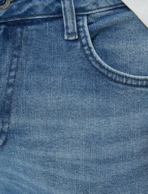 джинсы Материал: %98  Хлопок, %2  эластан Параметры модели: рост: 188 cm, грудь: 99, талия: 79, бедра: 0 Надет размер: 32/34