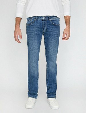 джинсы Материал: %99  Хлопок, %1  эластан Параметры модели: рост: 188 cm, грудь: 96, талия: 79, бедра: 95 Надет размер: 32/34