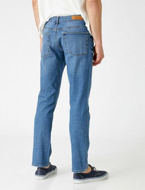 джинсы Материал: %98  Хлопок, %2  эластан Параметры модели: рост: 189 cm, грудь: 96, талия: 74, бедра: 0 Надет размер: 32/34