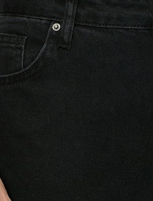 джинсы Материал: Ana Kumas %100  Хлопок Параметры модели: рост: 188 cm, грудь: 99, талия: 75, бедра: 95 Надет размер: 27/32