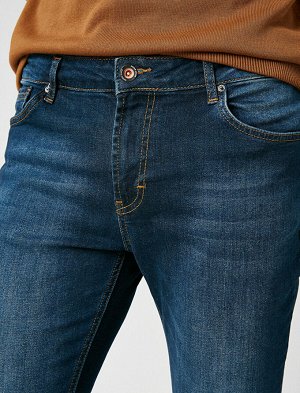 джинсы Материал: %98  Хлопок, %2  эластан Параметры модели: рост: 190 cm, грудь: 80, талия: 98, бедра: 98 Надет размер: 32/34