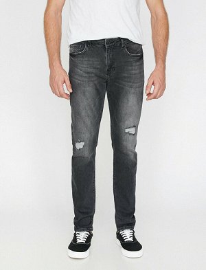 джинсы Материал: %98.5  Хлопок, %1.5  эластан Параметры модели: рост: 188 cm, грудь: 99, талия: 85, бедра: 100 Надет размер: 32/34
