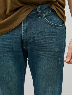 джинсы Материал: %98  Хлопок, %2  эластан Параметры модели: рост: 188 cm, грудь: 94, талия: 77, бедра: 0 Надет размер: 32/34