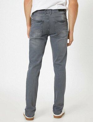 джинсы Материал: %99  Хлопок, %1  эластан Параметры модели: рост: 184 cm, грудь: 98, талия: 77, бедра: 95 Надет размер: 32/34
