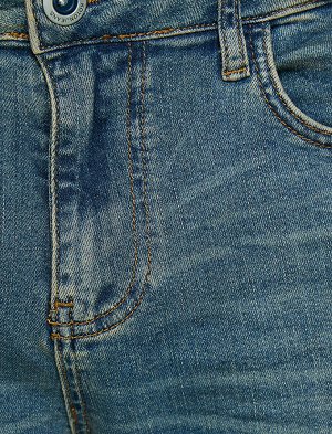 джинсы Материал: %98  Хлопок, %2  эластан Параметры модели: рост: 188 cm, грудь: 99, талия: 75, бедра: 95 Надет размер: 32/34