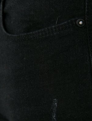 джинсы Материал: %99  Хлопок, %1  эластан Параметры модели: рост: 188 cm, грудь: 99, талия: 85, бедра: 100 Надет размер: 32/34