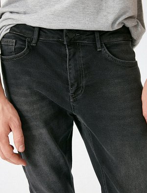 джинсы Материал: %99  Хлопок, %1  эластан Параметры модели: рост: 186 cm, грудь: 91, талия: 75, бедра: 94 Надет размер: 32/34