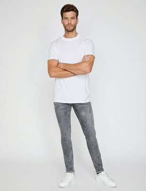 джинсы Материал: %99  Хлопок, %1  эластан Параметры модели: рост: 188 cm, грудь: 96, талия: 79, бедра: 95 Надет размер: 32/34