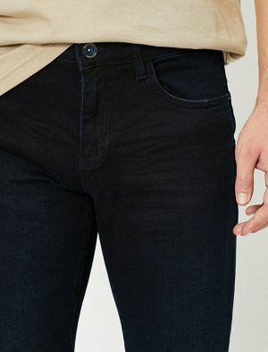 джинсы Материал: %98  Хлопок, %2  эластан Параметры модели: рост: 185 cm, грудь: 98, талия: 74, бедра: 95 Надет размер: 32/34