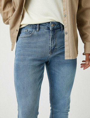 джинсы Материал: %98  Хлопок, %2  эластан Параметры модели: рост: 188 cm, грудь: 96, талия: 78, бедра: 0 Надет размер: 32/34