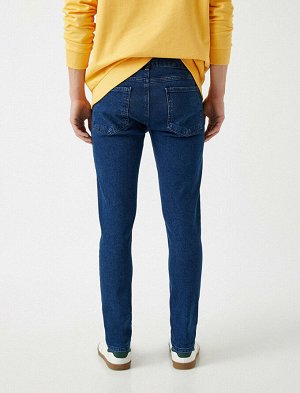 джинсы Материал: Параметры модели: рост: 188 cm, грудь: 95, талия: 74, бедра: 0 Надет размер: 32/34