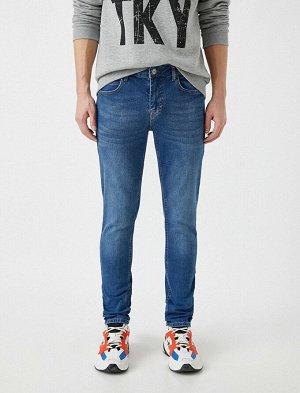 джинсы Материал: %99  Хлопок, %1  эластан Параметры модели: рост: 190 cm, грудь: 80, талия: 98, бедра: 98 Надет размер: 32/34