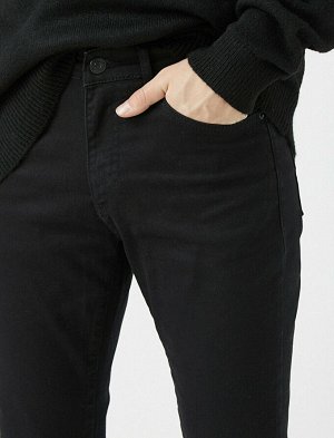 джинсы Материал: %98  Хлопок, %2  эластан Параметры модели: рост: 187 cm, грудь: 99, талия: 75, бедра: 94 Надет размер: 27/32