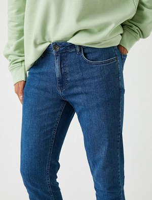 джинсы Материал: %78  Хлопок, %20 Полиэстер, %2  эластан Параметры модели: рост: 188 cm, грудь: 96, талия: 78, бедра: 0 Надет размер: 32/34