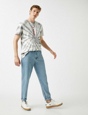 джинсы Материал: %100  Хлопок Параметры модели: рост: 188 cm, грудь: 98, талия: 82, бедра: 95 Надет размер: 32/34