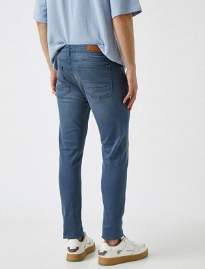 джинсы Материал: %93  Хлопок, %5 Полиэстер, %2  эластан Параметры модели: рост: 188 cm, грудь: 96, талия: 78, бедра: 0 Надет размер: 32/34