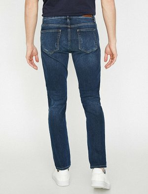 джинсы Материал: %97  Хлопок, %3  эластан Параметры модели: рост: 187 cm, грудь: 98, талия: 74, бедра: 94 Надет размер: 27/32