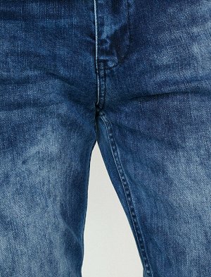 джинсы Материал: %98  Хлопок, %2  эластан Параметры модели: рост: 187 cm, грудь: 98, талия: 74, бедра: 94