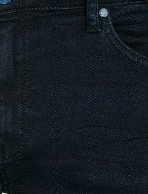 джинсы Материал: %98  Хлопок, %2  эластан Параметры модели: рост: 186 cm, грудь: 98, талия: 80, бедра: 95