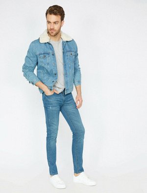 джинсы Материал: %98  Хлопок, %2  эластан Параметры модели: рост: 188 cm, грудь: 99, талия: 78, бедра: 96