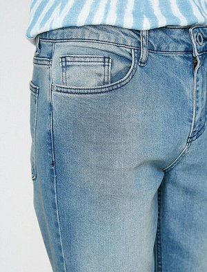 джинсы Материал: %98  Хлопок, %2  эластан Параметры модели: рост: 188 cm, грудь: 97, талия: 75, бедра: 94 Надет размер: 32/34