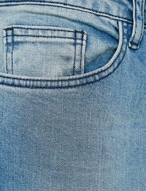 джинсы Материал: %98  Хлопок, %2  эластан Параметры модели: рост: 188 cm, грудь: 97, талия: 75, бедра: 94 Надет размер: 32/34