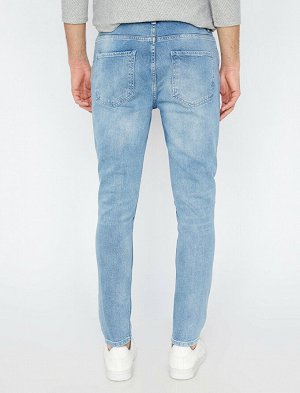 джинсы Материал: %99  Хлопок, %1  эластан Параметры модели: рост: 190 cm, грудь: 80, талия: 98, бедра: 98
